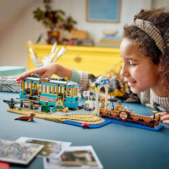 LEGO City Classic Beach Tram για 7+ Ετών 693τμχ