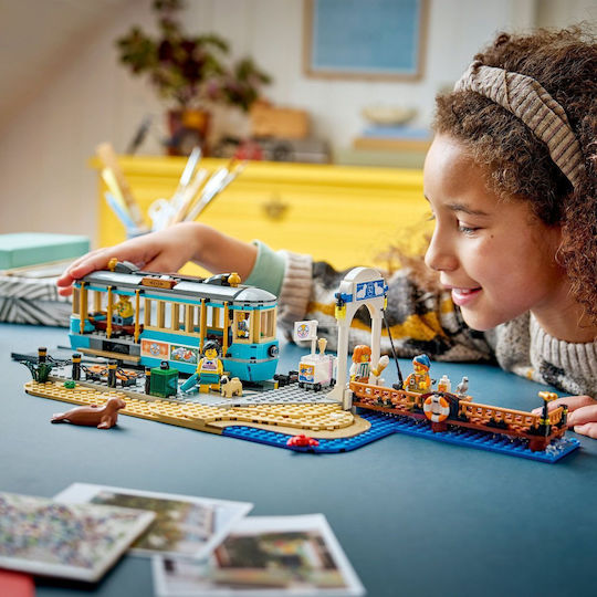 LEGO City Classic Beach Tram για 7+ Ετών 693τμχ