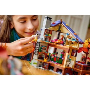 LEGO Friends Cozy Fall Forest Cabin 1229τμχ