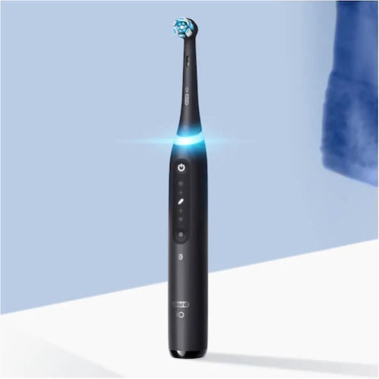 Oral-B iO Series 5 Ηλεκτρική Οδοντόβουρτσα με Αισθητήρα Πίεσης και Θήκη Ταξιδίου Matt Black