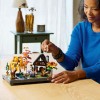 LEGO Icons Autumn Cottage Garden για 18+ Ετών 1102τμχ