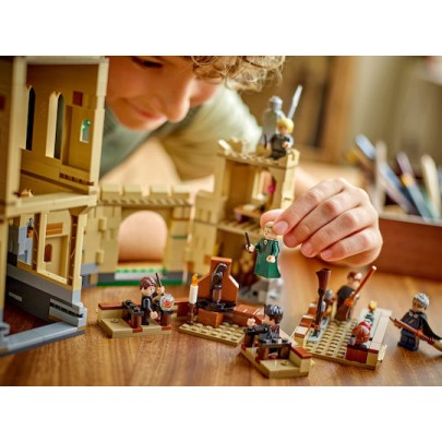 LEGO Harry Potter Hogwarts Castle: Flying Lessons για 9+ Ετών 651τμχ