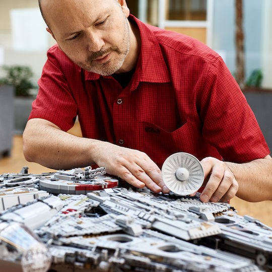 LEGO Star Wars Millennium Falcon UCS για 16+ Ετών 7541τμχ