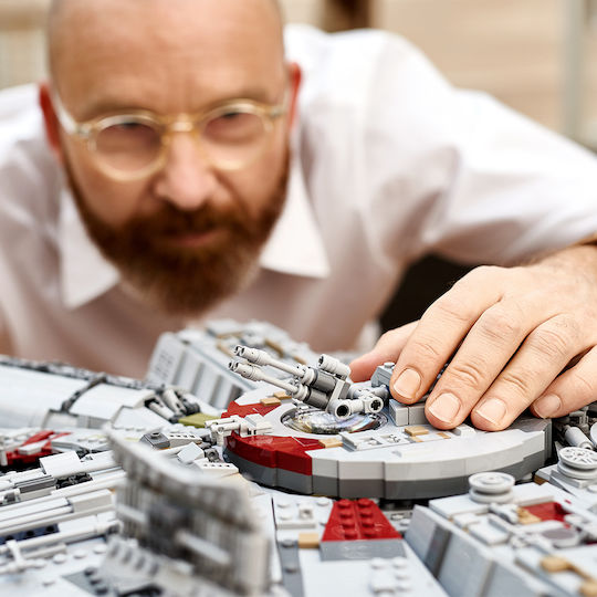 LEGO Star Wars Millennium Falcon UCS για 16+ Ετών 7541τμχ